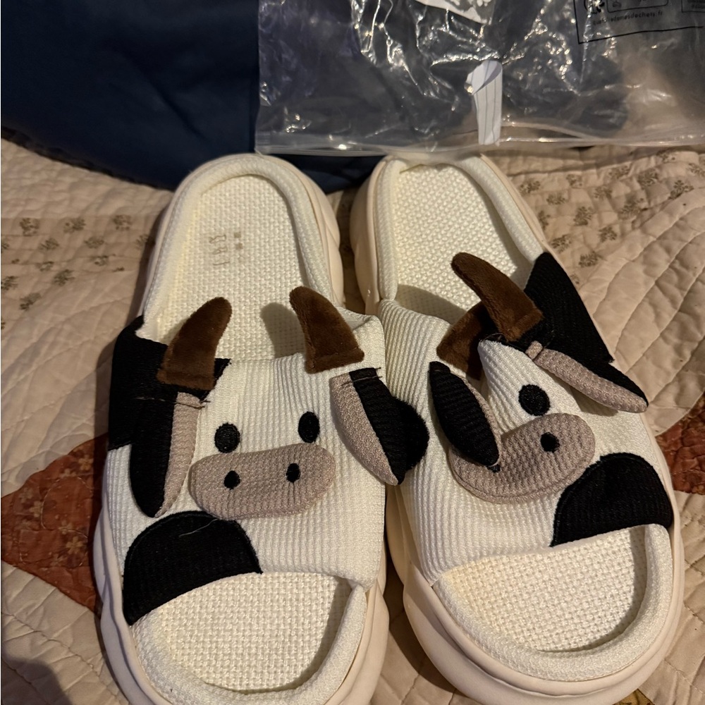 Cow-Themed Slide Sandals/womens 8-9
